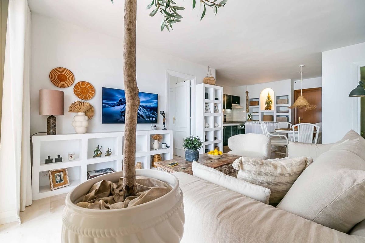 2 bedroom Beach Apartment for sale in Fuengirola - € 598,000 (Ref: 9519108)