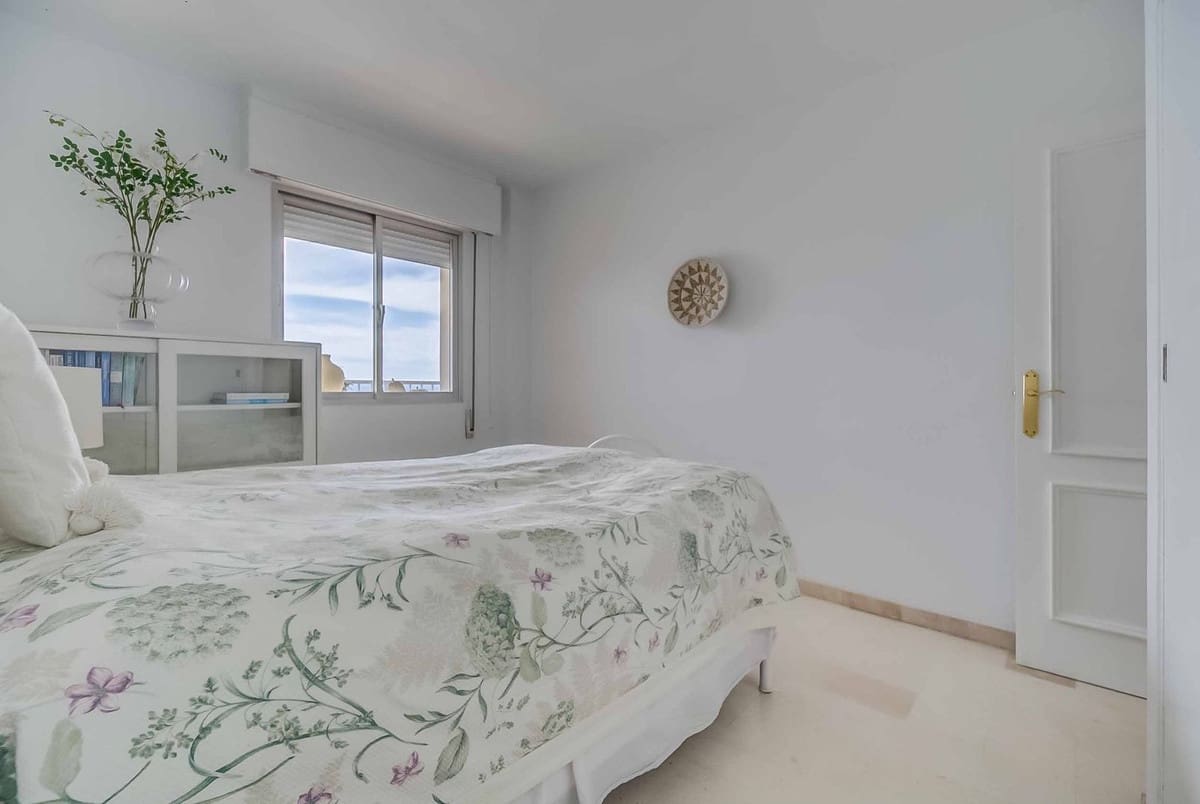 2 bedroom Beach Apartment for sale in Fuengirola - € 598,000 (Ref: 9519108)