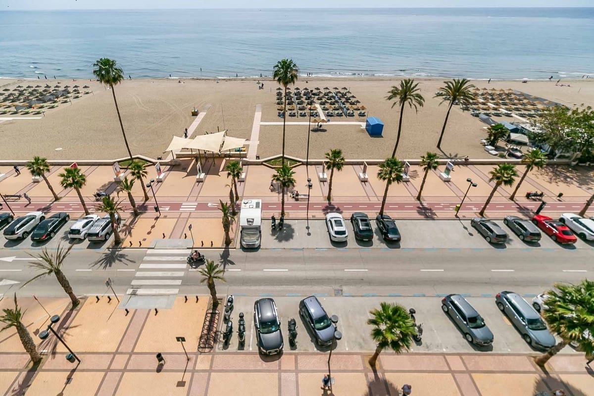 2 bedroom Beach Apartment for sale in Fuengirola - € 598,000 (Ref: 9519108)