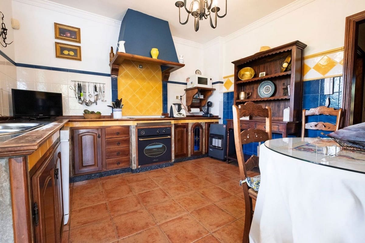 3 bedroom Villa for sale in Alhaurin el Grande with pool - € 1,000,000 (Ref: 9520932)