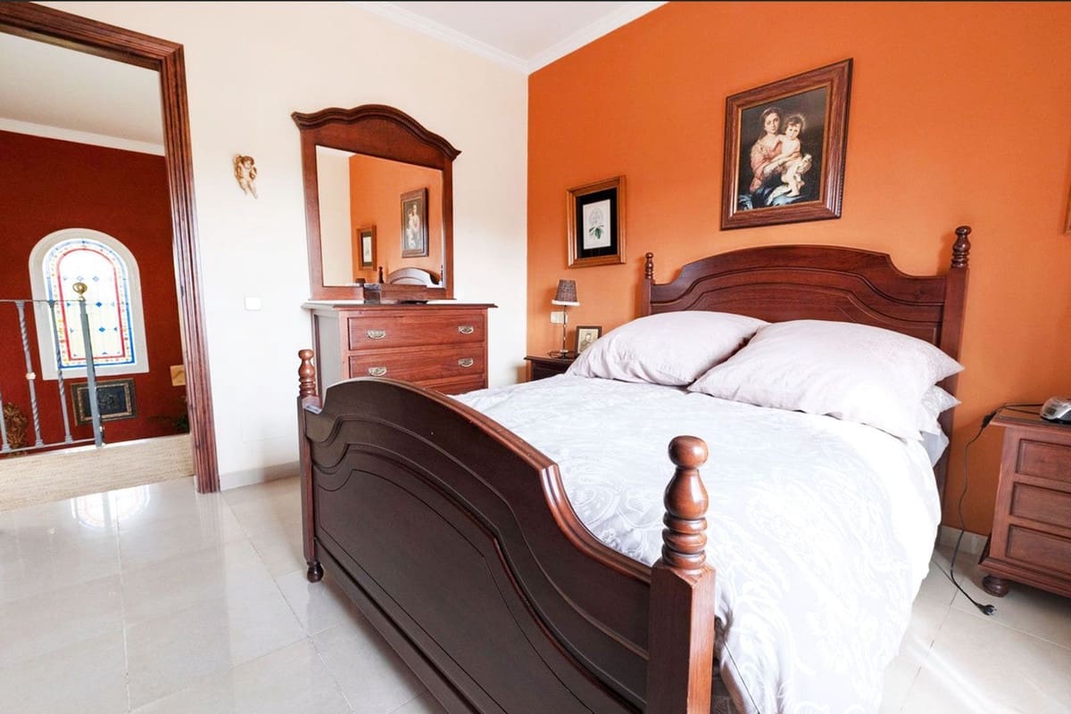 3 bedroom Villa for sale in Alhaurin el Grande with pool - € 1,000,000 (Ref: 9520932)