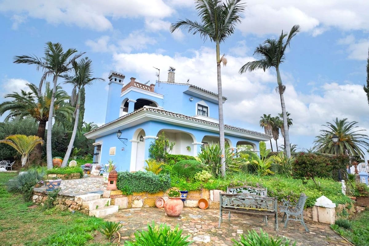 3 bedroom Villa for sale in Alhaurin el Grande with pool - € 1,000,000 (Ref: 9520932)