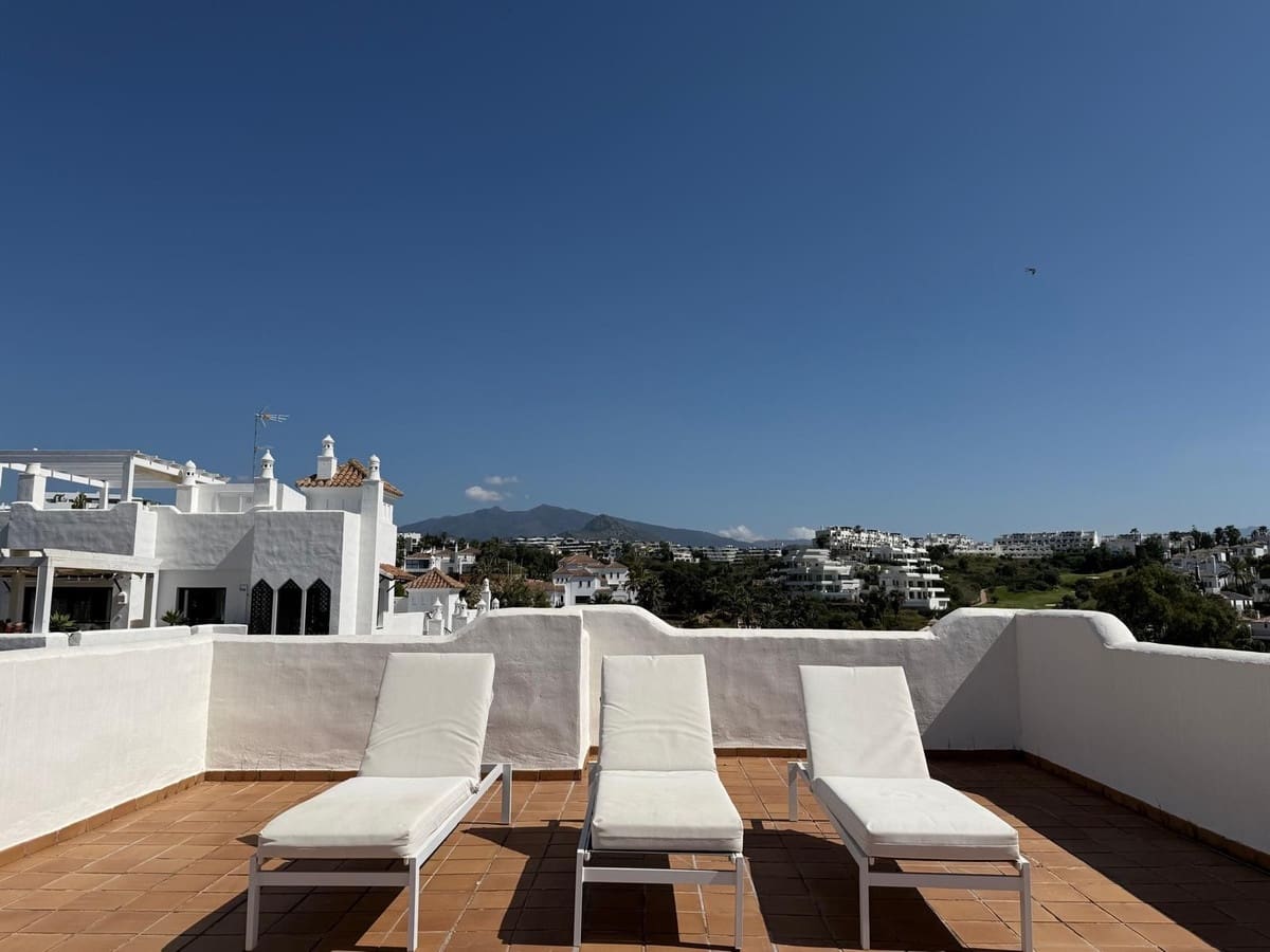 Ático de 3 habitaciones en Estepona en venta con piscina - 495.000 € (Ref: 9524470)