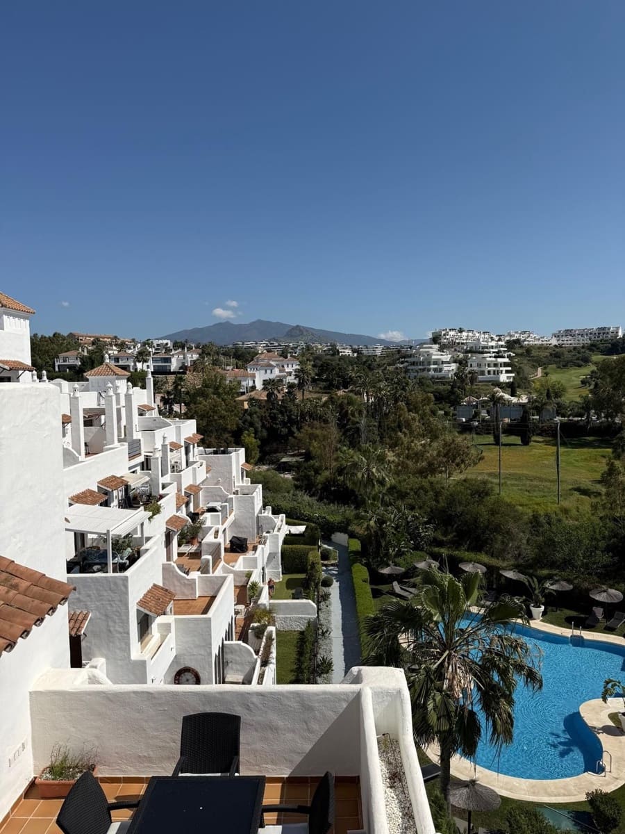Ático de 3 habitaciones en Estepona en venta con piscina - 495.000 € (Ref: 9524470)
