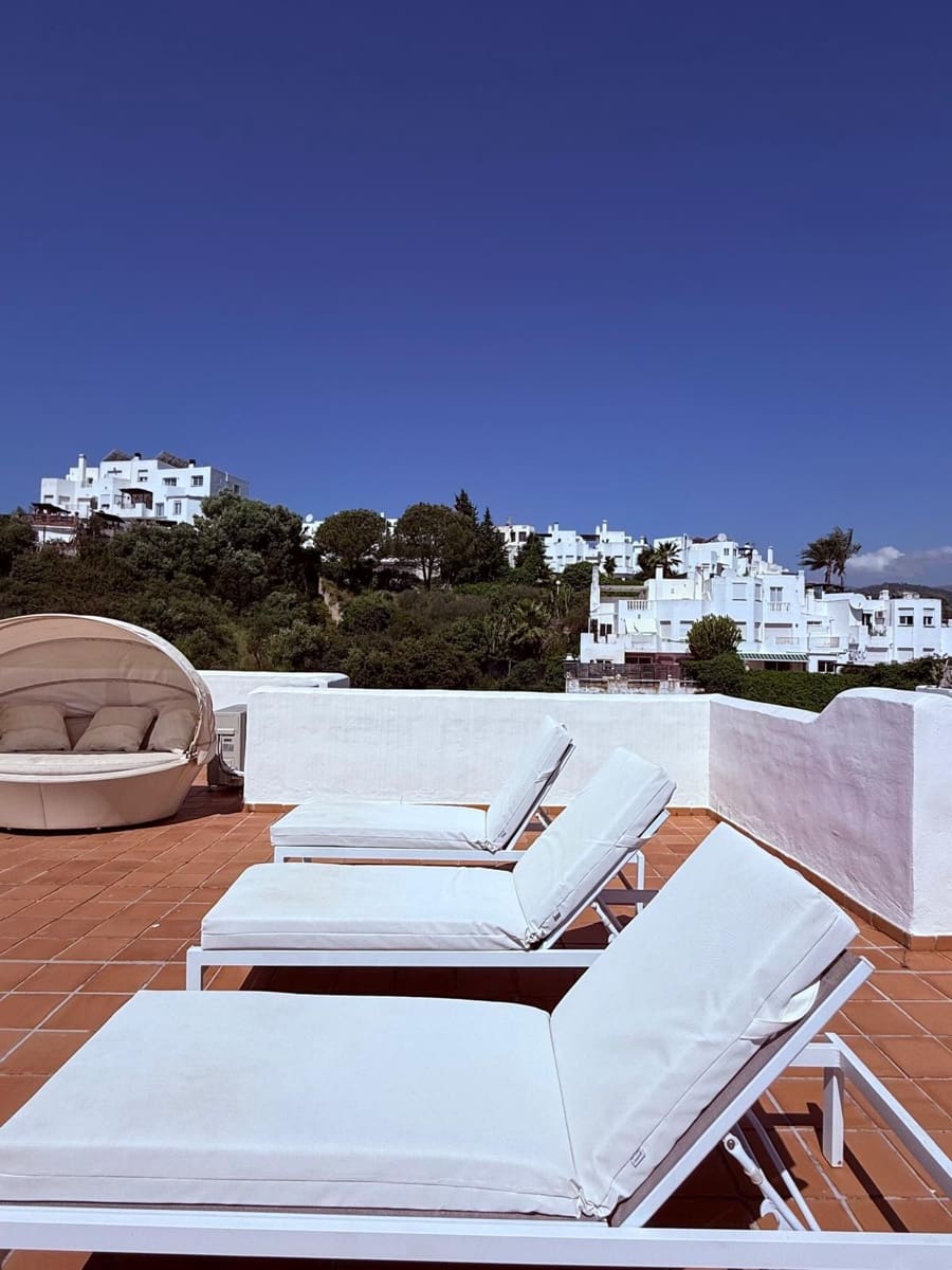 Ático de 3 habitaciones en Estepona en venta con piscina - 495.000 € (Ref: 9524470)