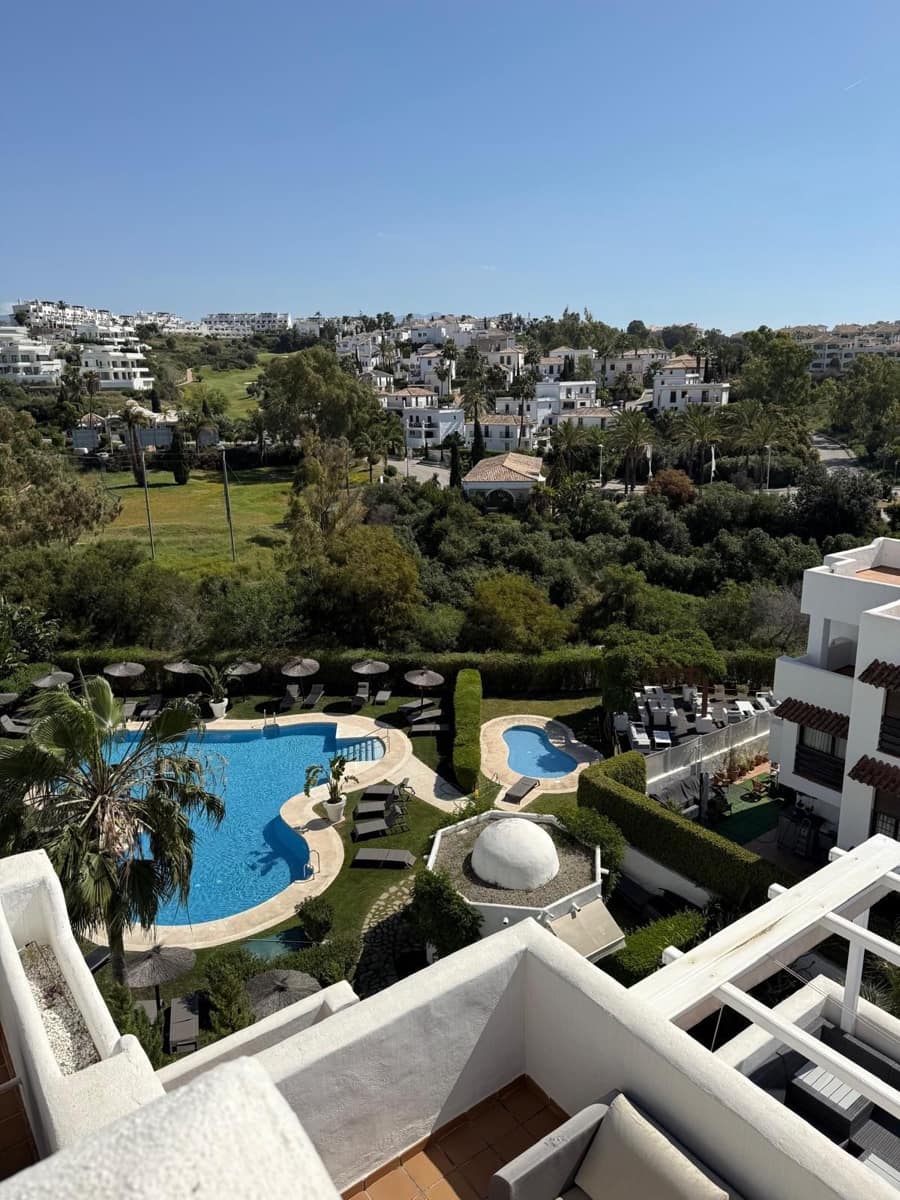 Ático de 3 habitaciones en Estepona en venta con piscina - 495.000 € (Ref: 9524470)