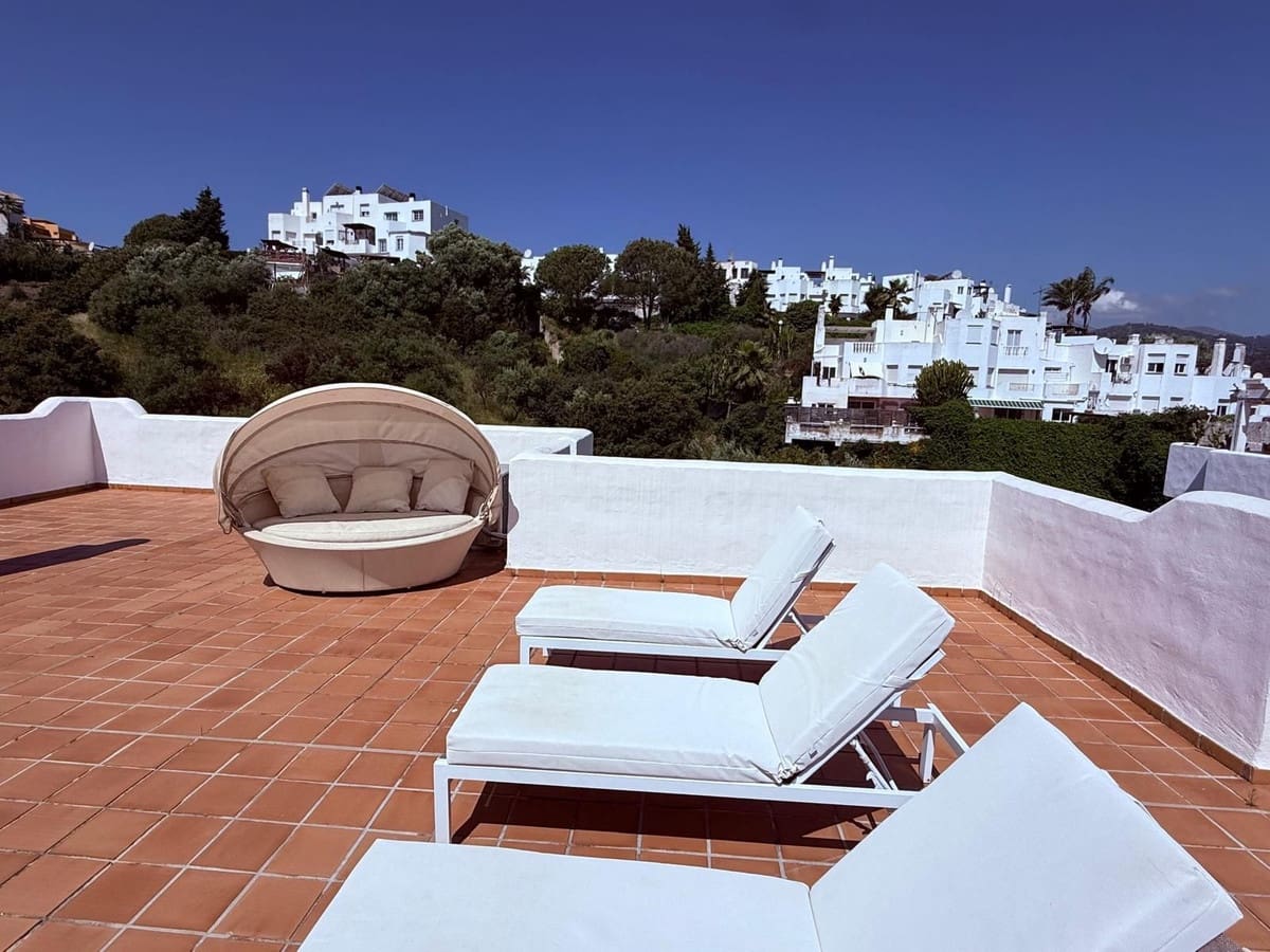 Ático de 3 habitaciones en Estepona en venta con piscina - 495.000 € (Ref: 9524470)