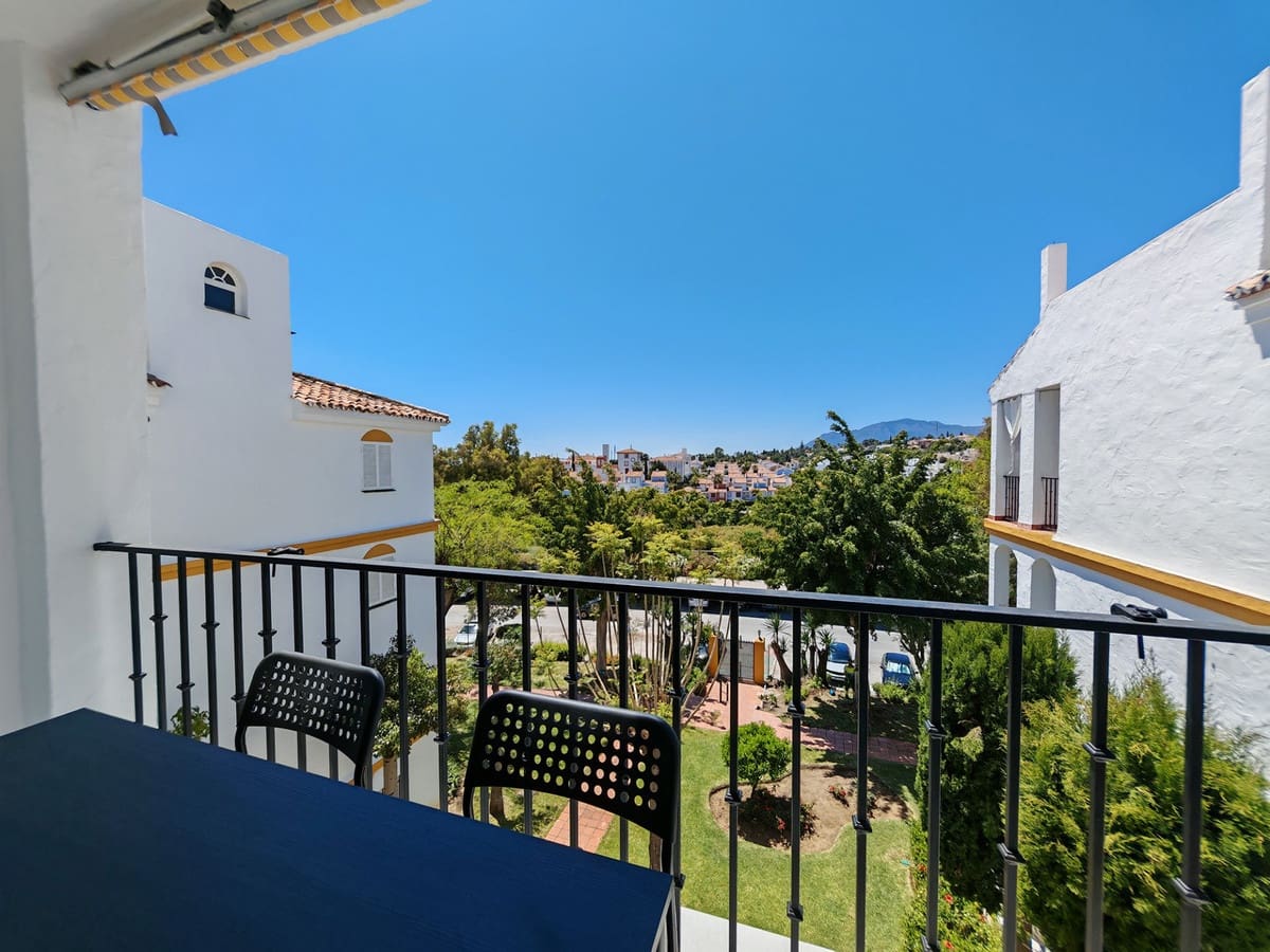3 makuuhuone Kattohuoneisto myytävänä paikassa Estepona mukana uima-altaan - 425 000 € (Ref: 9527998)