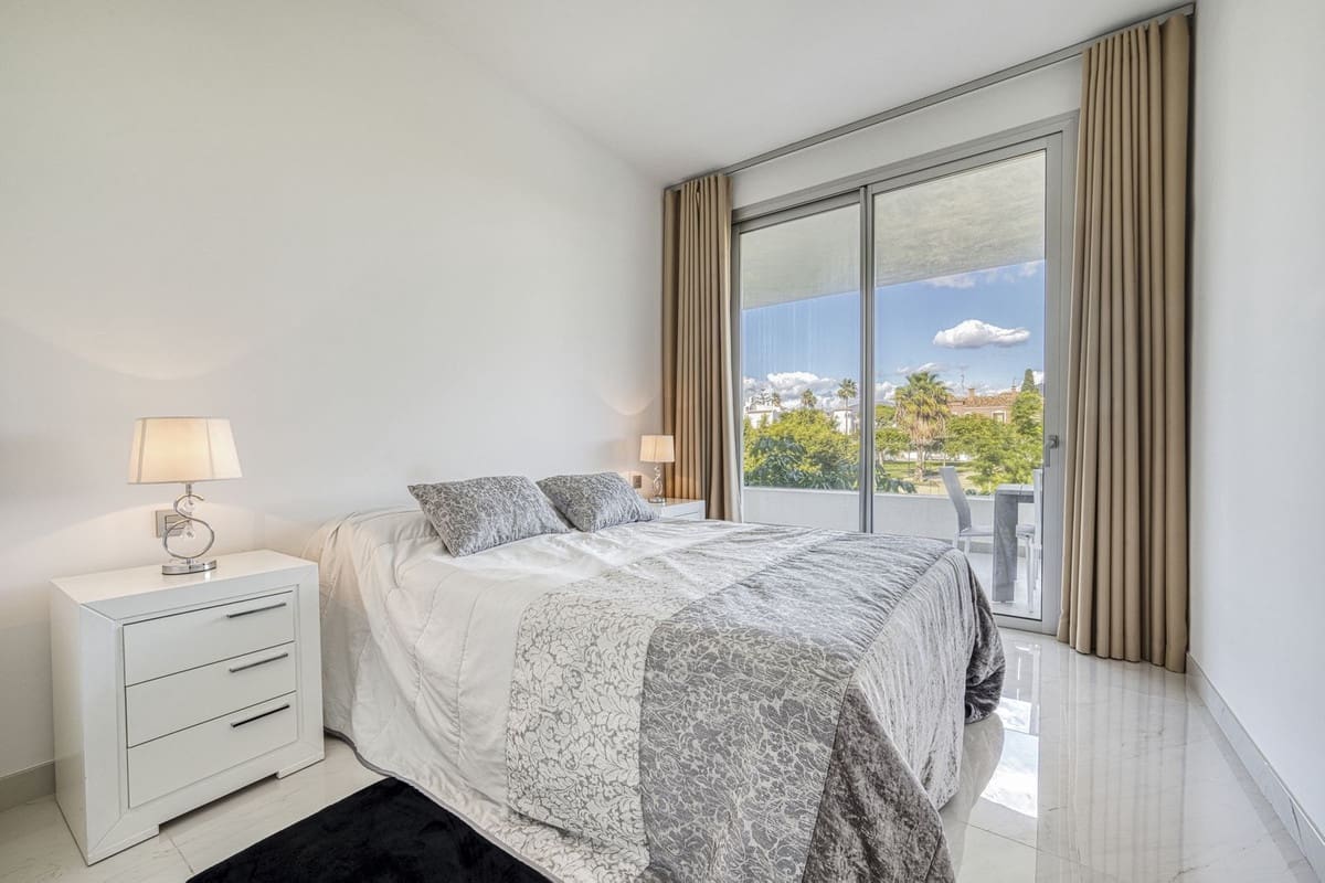 3 sypialnia Apartament na sprzedaż w Bel-Air z basenem - 500 000 € (Ref: 9528002)