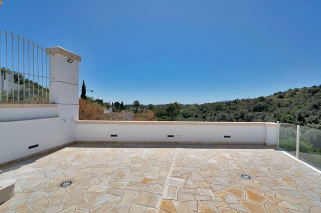 3 quarto Moradia para venda em Marbella com piscina - 990 000 € (Ref: 9528005)