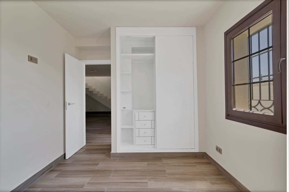 3 quarto Moradia para venda em Marbella com piscina - 990 000 € (Ref: 9528005)