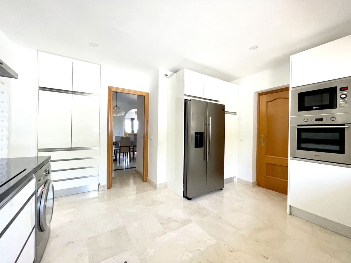 4 sypialnia Willa na sprzedaż w Mijas Golf z basenem garażem - 999 999 € (Ref: 9528006)