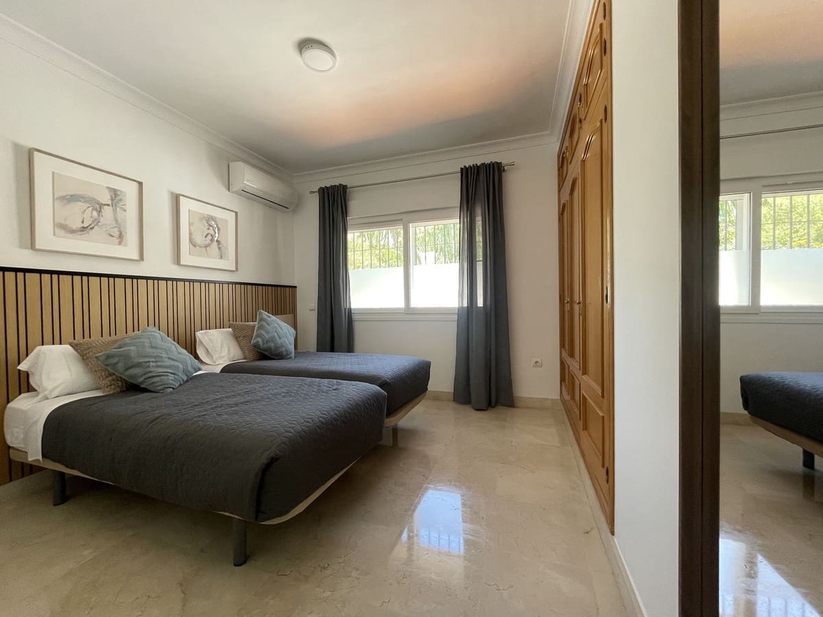 4 sypialnia Willa na sprzedaż w Mijas Golf z basenem garażem - 999 999 € (Ref: 9528006)