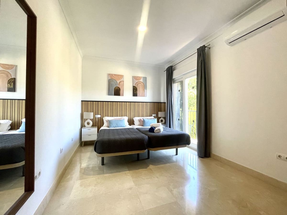 4 sypialnia Willa na sprzedaż w Mijas Golf z basenem garażem - 999 999 € (Ref: 9528006)