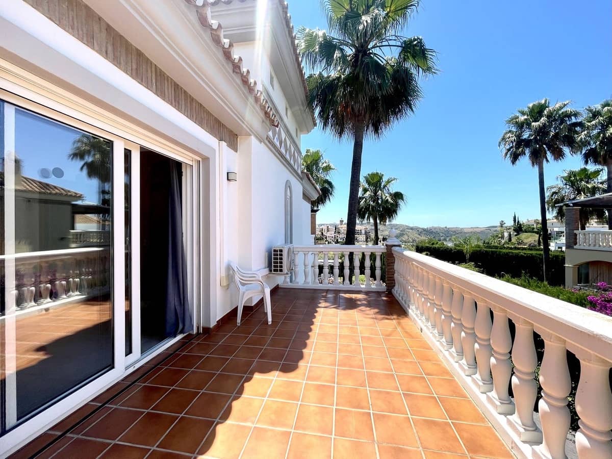 4 sypialnia Willa na sprzedaż w Mijas Golf z basenem garażem - 999 999 € (Ref: 9528006)