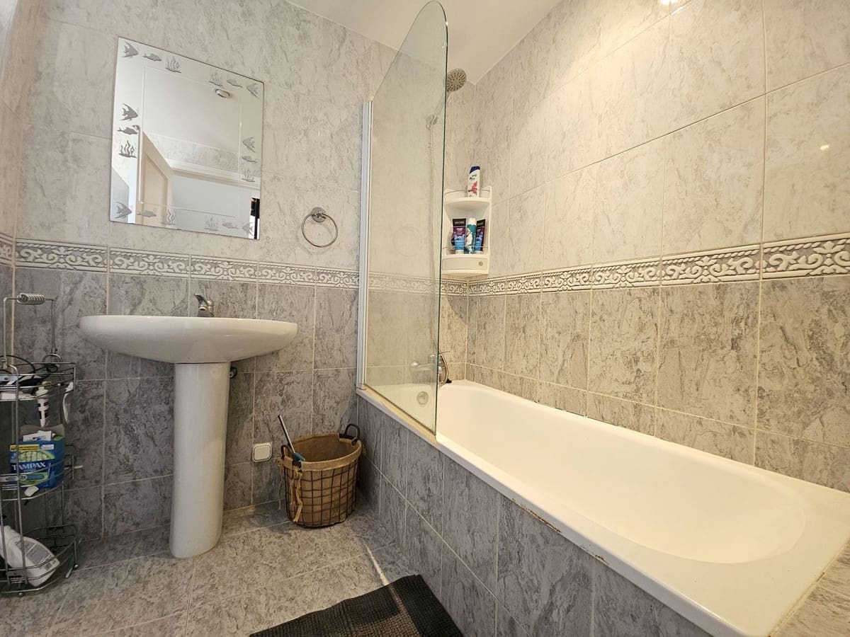 Pareado de 3 habitaciones en El Paraiso en venta con piscina garaje - 425.000 € (Ref: 9530897)