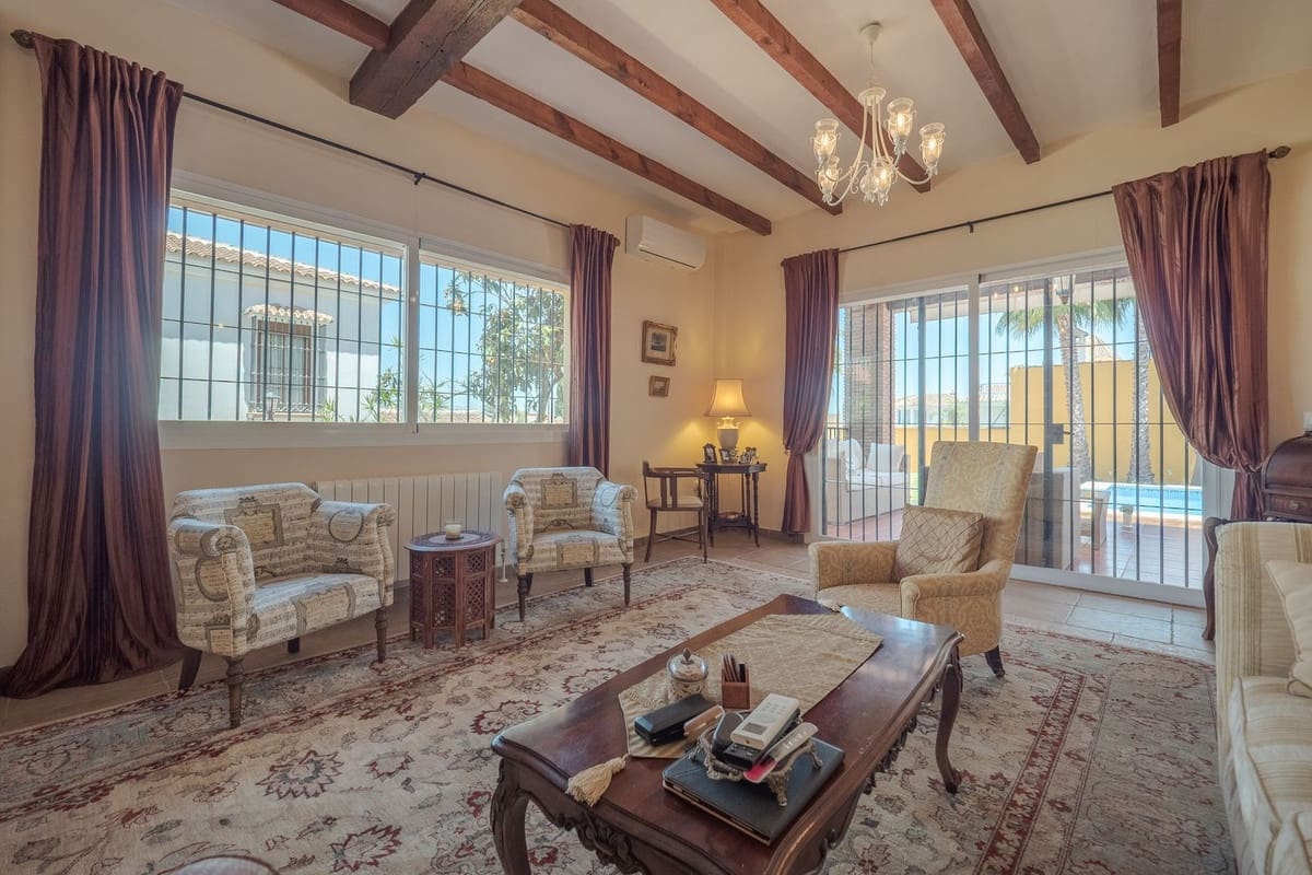 Chalet de 5 habitaciones en Alhaurín el Grande en venta con piscina garaje - 695.000 € (Ref: 9530901)