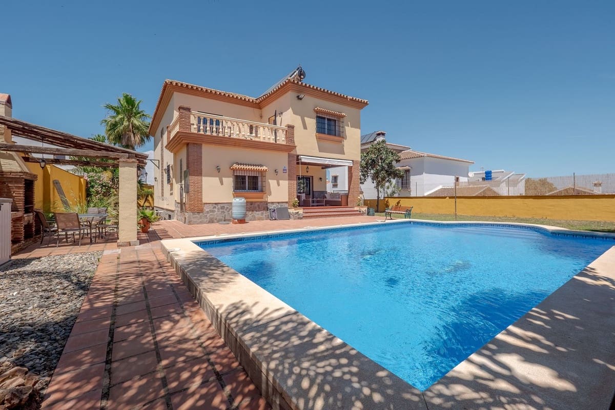 Chalet de 5 habitaciones en Alhaurín el Grande en venta con piscina garaje - 695.000 € (Ref: 9530901)