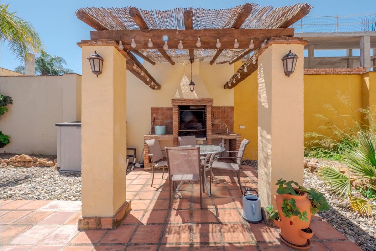 Chalet de 5 habitaciones en Alhaurín el Grande en venta con piscina garaje - 695.000 € (Ref: 9530901)