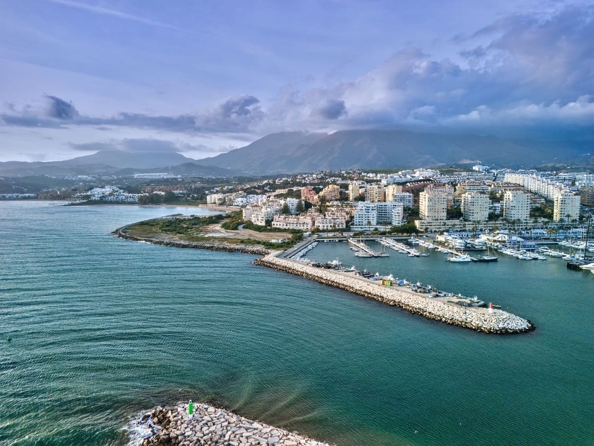 4 sypialnia Dom na sprzedaż w Estepona z basenem - 795 000 € (Ref: 9530902)