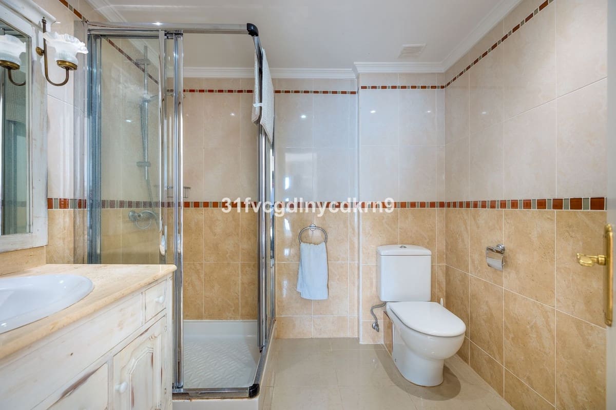 4 bedroom Townhouse for sale in Estepona with pool - € 795,000 (Ref: 9530902)