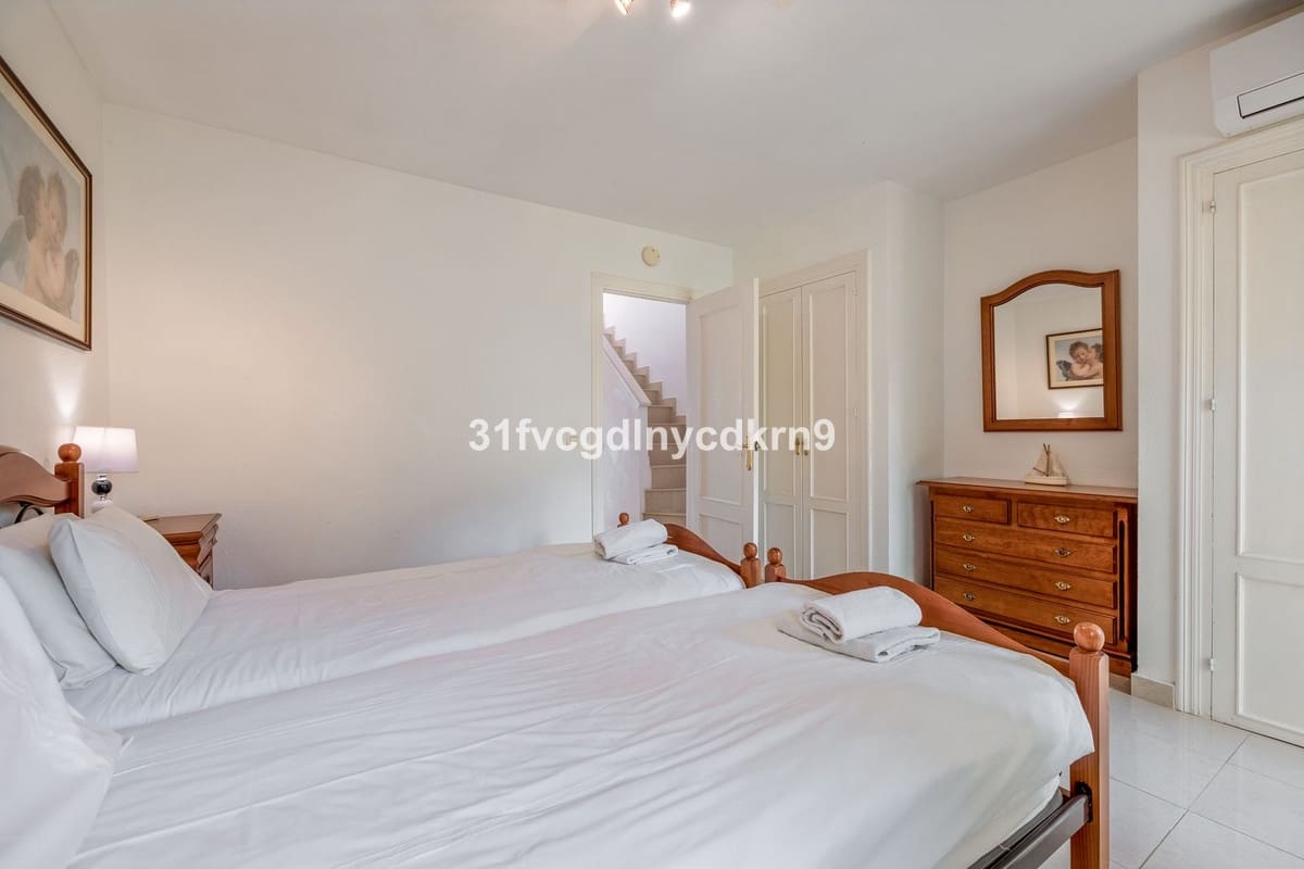 4 bedroom Townhouse for sale in Estepona with pool - € 795,000 (Ref: 9530902)