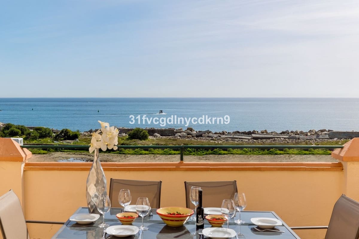 4 bedroom Townhouse for sale in Estepona with pool - € 795,000 (Ref: 9530902)