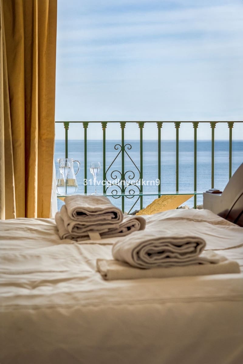 4 bedroom Townhouse for sale in Estepona with pool - € 795,000 (Ref: 9530902)