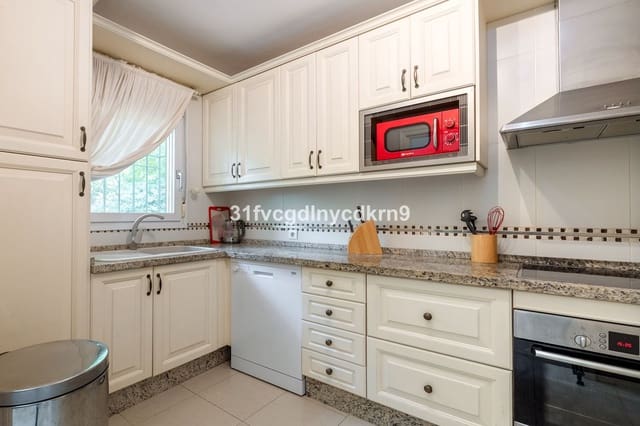 4 Zimmer Haus zu verkaufen in Centro, Estepona mit Pool - 745.000 € (Ref: 9530902)