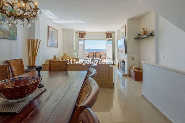 4 chambre Maison de Ville à vendre à Centro, Estepona avec piscine - 745 000 € (Ref: 9530902)