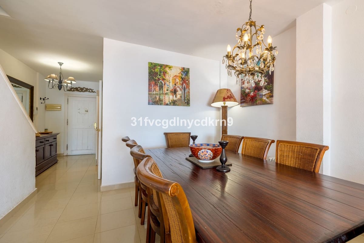 4 soveværelse Byhus til salg i Estepona med swimmingpool - € 745.000 (Ref: 9530902)