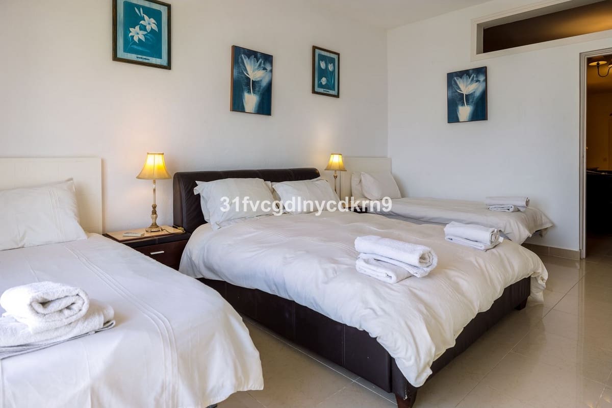 4 soveværelse Byhus til salg i Estepona med swimmingpool - € 745.000 (Ref: 9530902)