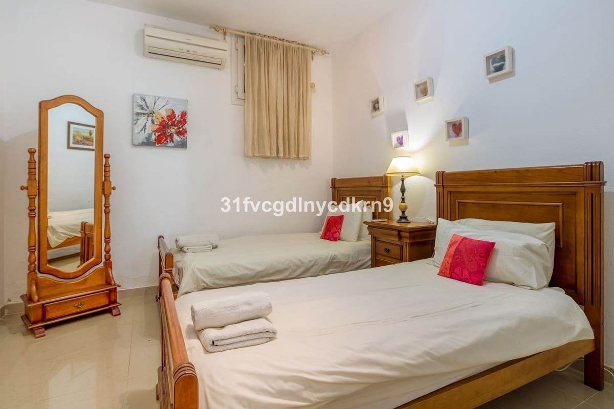 4 soveværelse Byhus til salg i Estepona med swimmingpool - € 745.000 (Ref: 9530902)