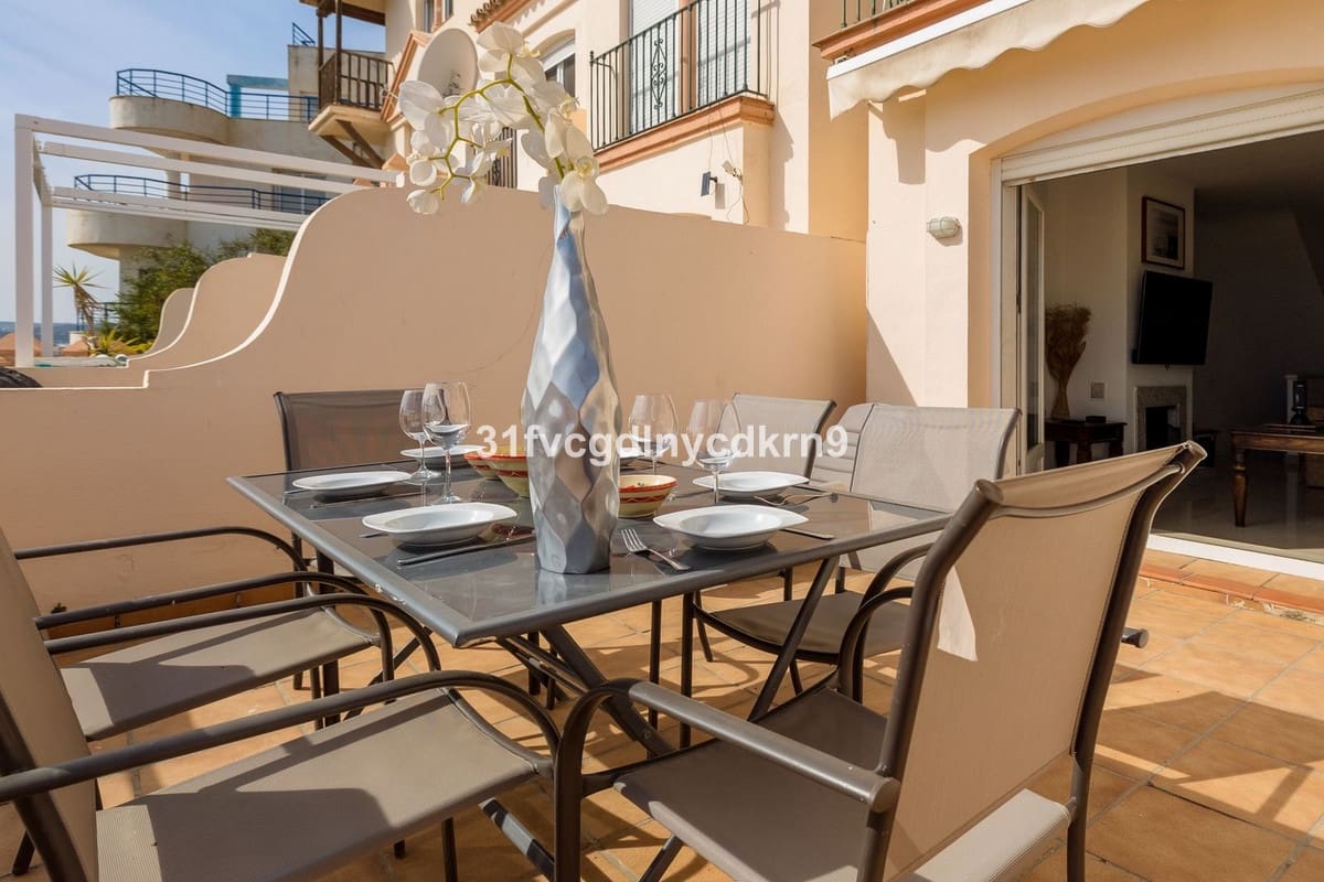 4 soveværelse Byhus til salg i Estepona med swimmingpool - € 745.000 (Ref: 9530902)
