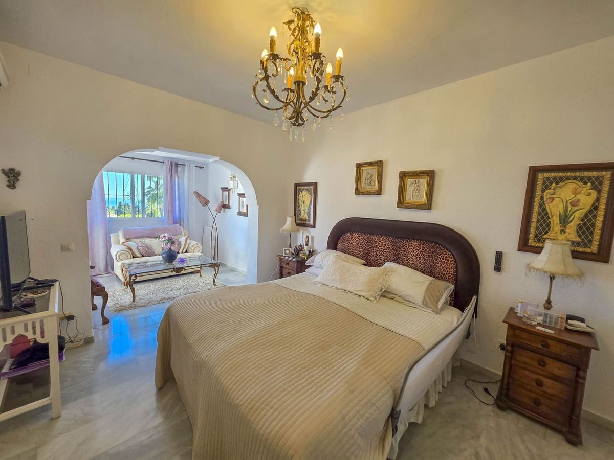 2 Zimmer Haus zu verkaufen in El Paraiso mit Pool - 695.000 € (Ref: 9536078)