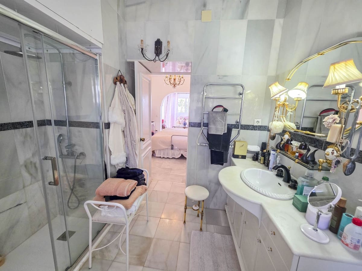 2 Zimmer Haus zu verkaufen in El Paraiso mit Pool - 695.000 € (Ref: 9536078)