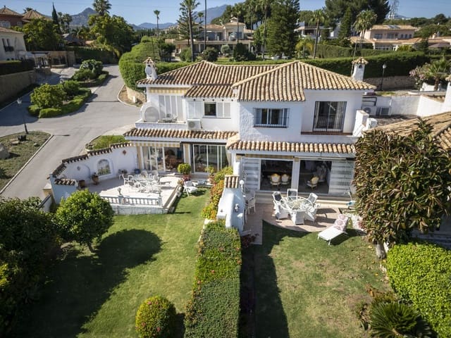 2 Zimmer Haus zu verkaufen in El Paraiso, Estepona mit Pool - 695.000 € (Ref: 9536078)