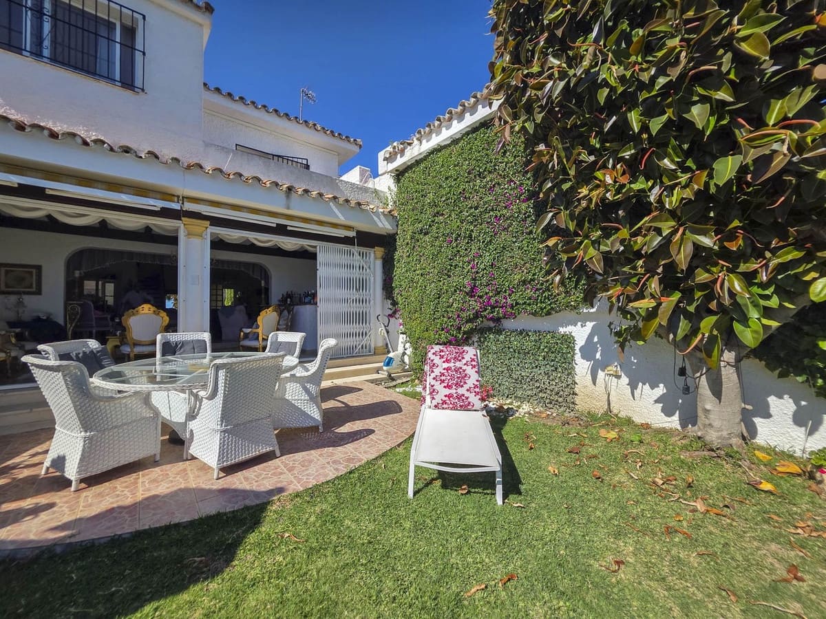 2 Zimmer Haus zu verkaufen in El Paraiso mit Pool - 695.000 € (Ref: 9536078)