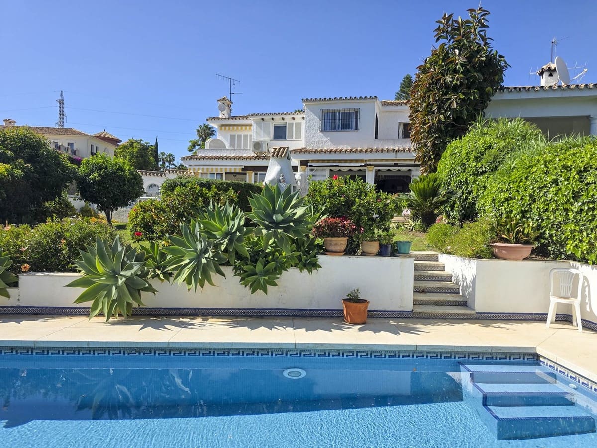 2 Zimmer Haus zu verkaufen in El Paraiso mit Pool - 695.000 € (Ref: 9536078)