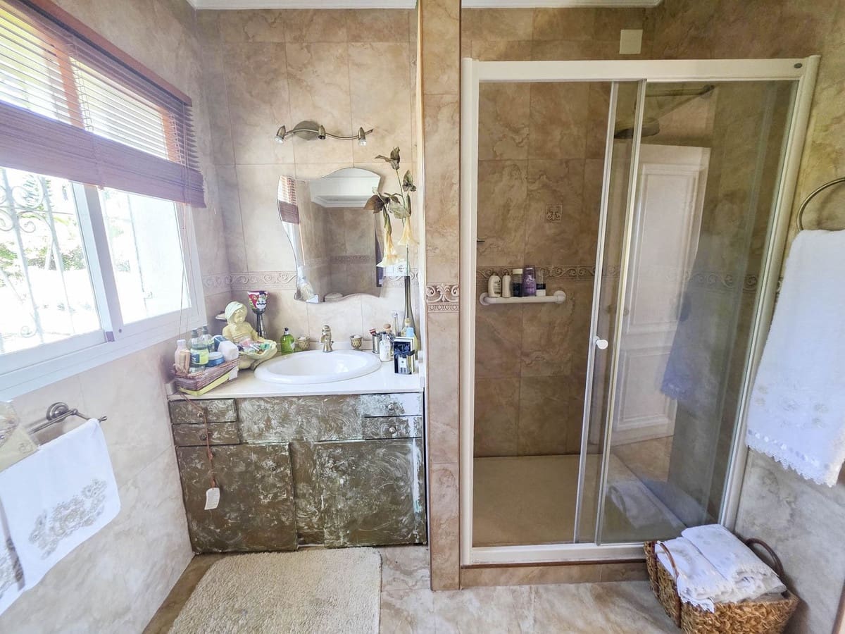 2 Zimmer Haus zu verkaufen in El Paraiso mit Pool - 695.000 € (Ref: 9536078)