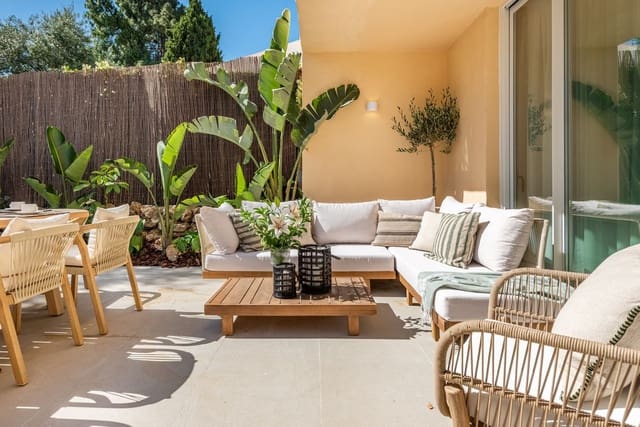 4 quarto Casa em Banda para venda em La Dama de Noche - La Alzambra, Marbella com piscina garagem - 899 000 € (Ref: 9536079)