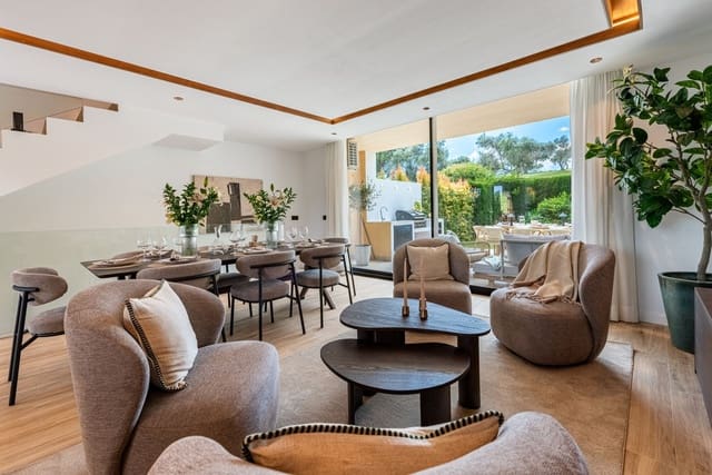 4 quarto Casa em Banda para venda em La Dama de Noche - La Alzambra, Marbella com piscina garagem - 899 000 € (Ref: 9536079)