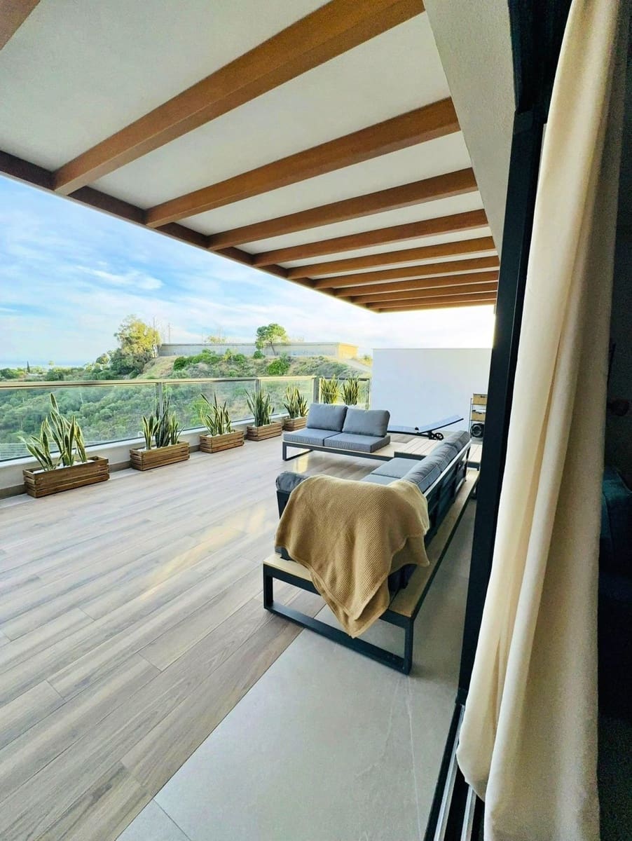 2 bedroom Apartment for sale in Nueva Andalucia with pool garage - € 700,000 (Ref: 9539917)