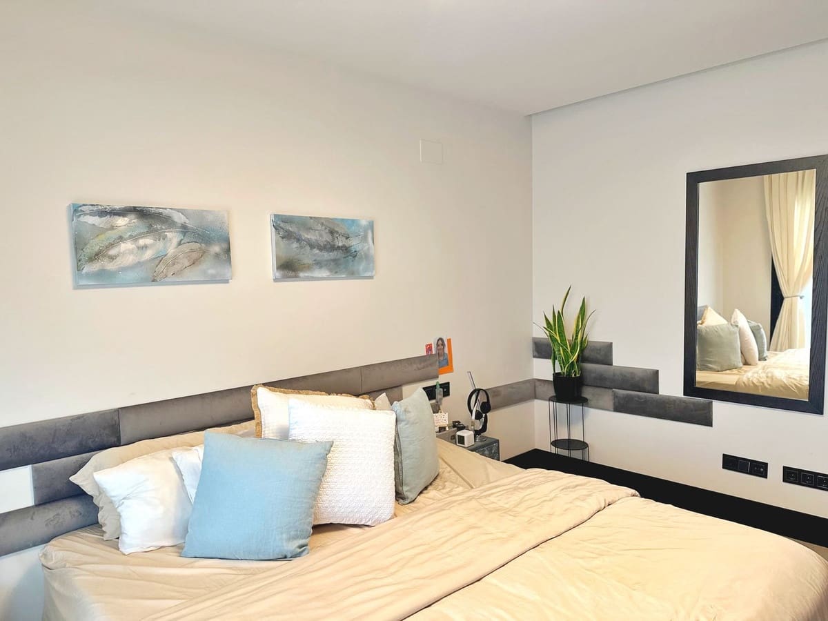 2 bedroom Apartment for sale in Nueva Andalucia with pool garage - € 700,000 (Ref: 9539917)