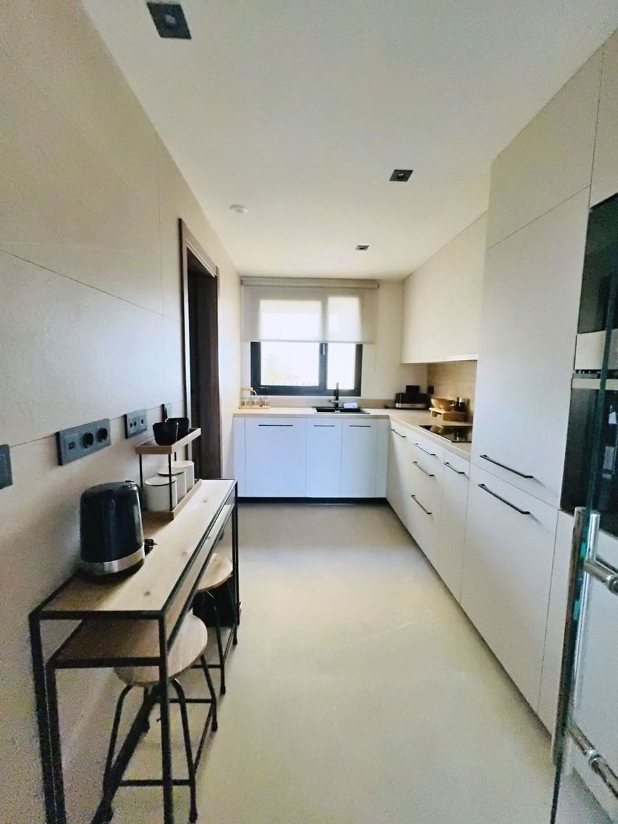 2 bedroom Apartment for sale in Nueva Andalucia with pool garage - € 700,000 (Ref: 9539917)