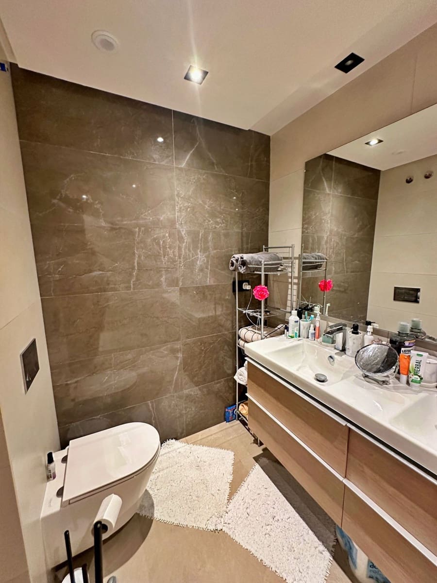 2 bedroom Apartment for sale in Nueva Andalucia with pool garage - € 700,000 (Ref: 9539917)