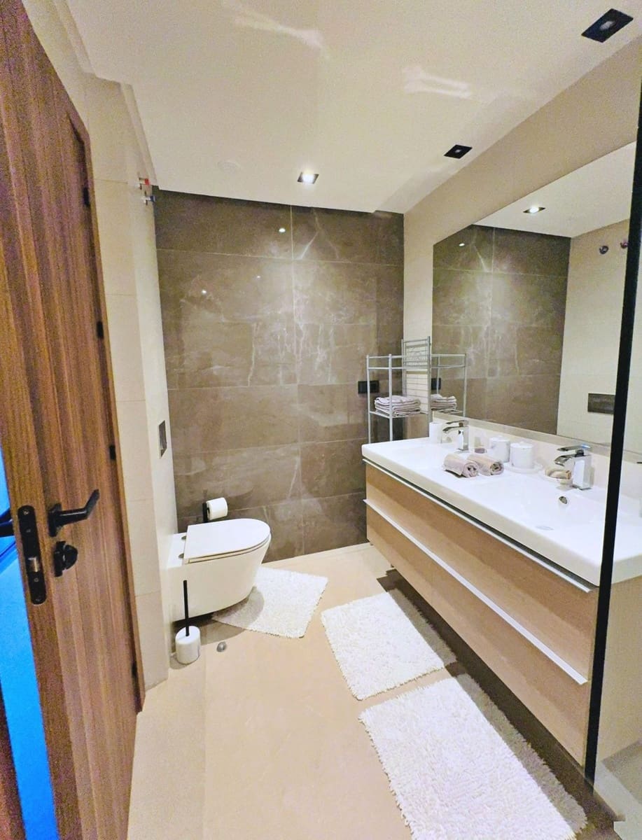 2 bedroom Apartment for sale in Nueva Andalucia with pool garage - € 700,000 (Ref: 9539917)