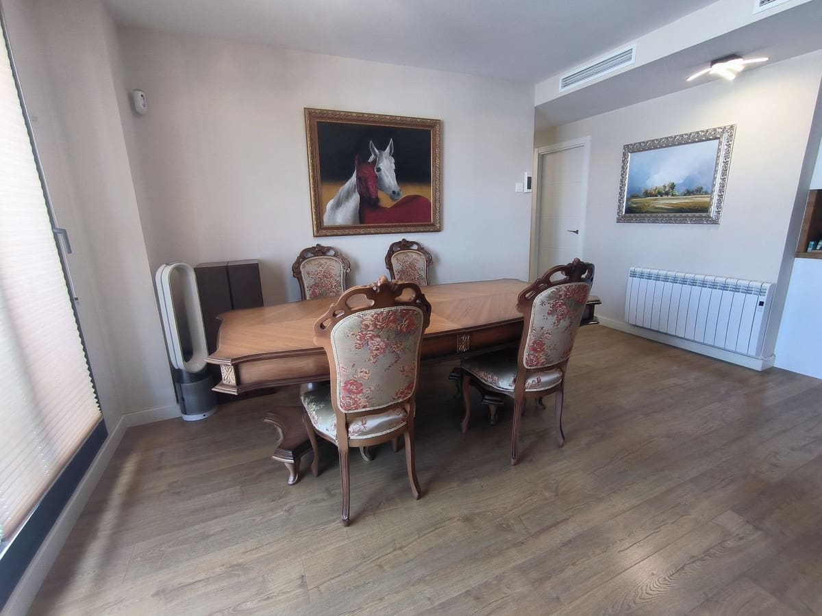 3 bedroom Penthouse for sale in Estepona with pool garage - € 700,000 (Ref: 9539918)