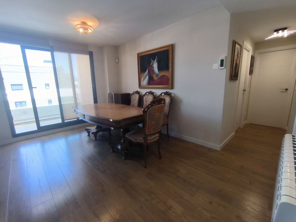 3 bedroom Penthouse for sale in Estepona with pool garage - € 700,000 (Ref: 9539918)