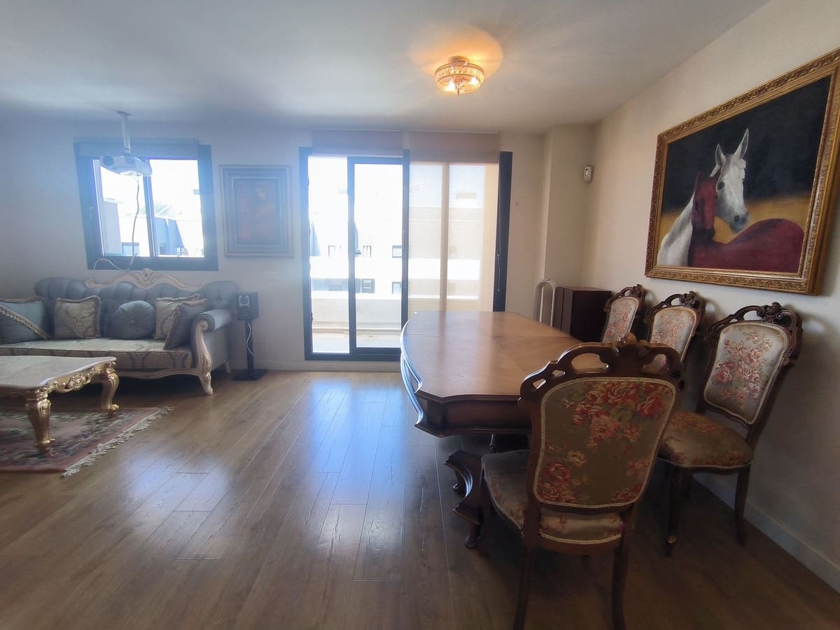 3 bedroom Penthouse for sale in Estepona with pool garage - € 700,000 (Ref: 9539918)